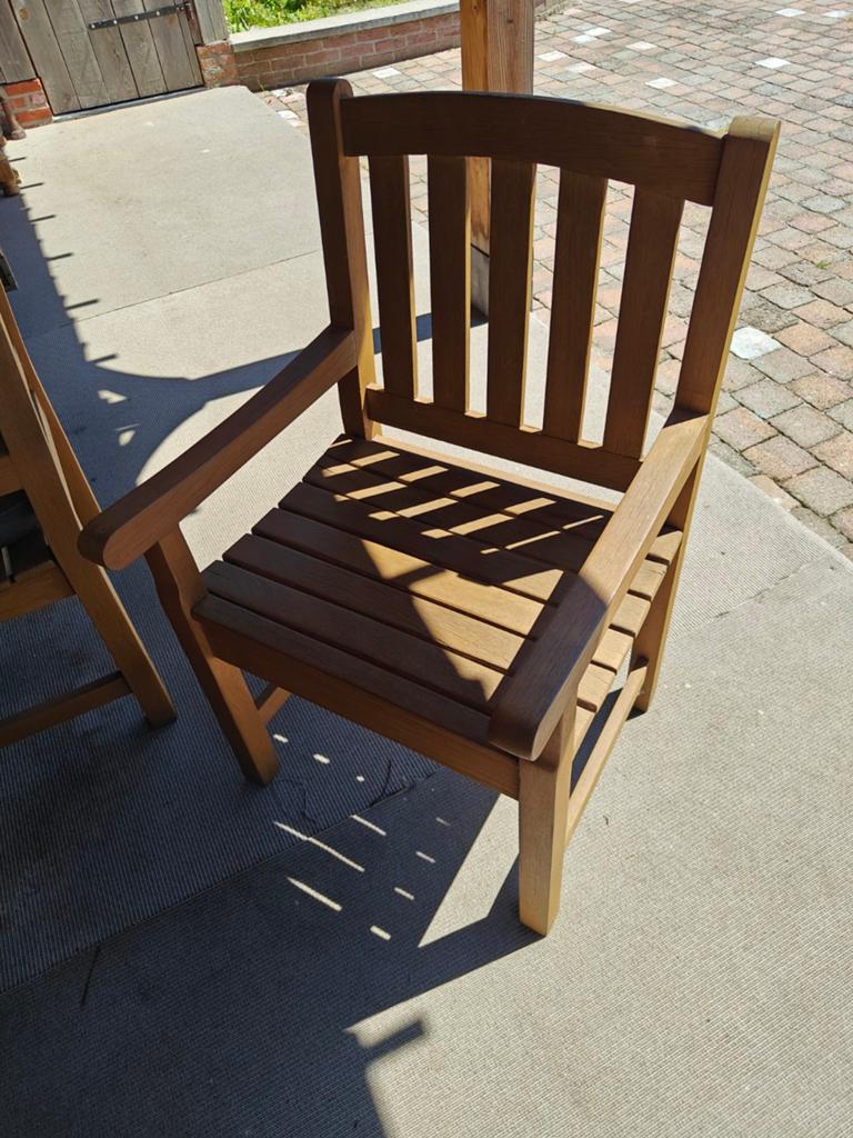 Terrasstoelen, Ophalen