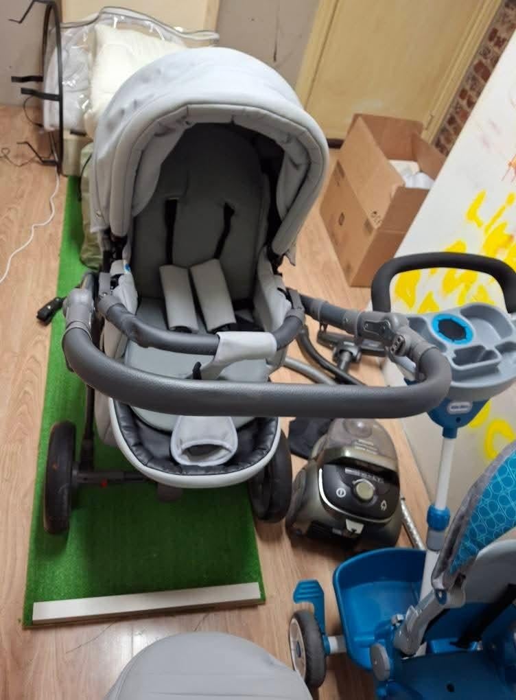 Te koop: complete kinderwagenset van Petit Chou in mooie gri, Kinderen en Baby's, Kinderwagens en Combinaties, Kinderwagen, Maxi-Cosi