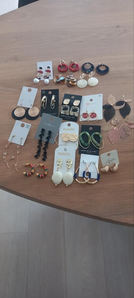19 paires de magnifiques boucles d'oreilles différentes, éti, Bijoux, Sacs & Beauté, Enlèvement, Neuf, Pendantes