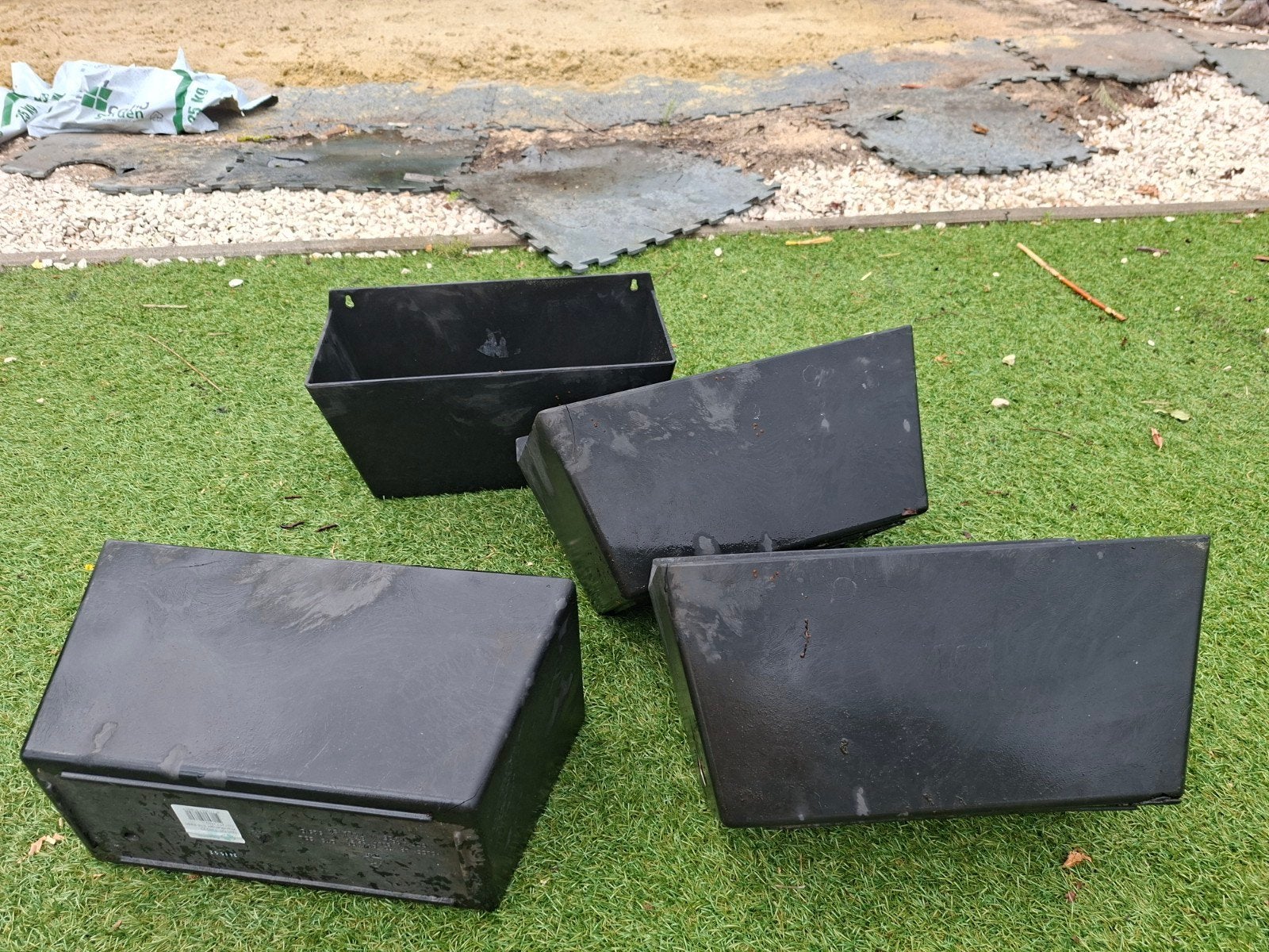 4 kunststof plantenbakken om tegen muur/schutting te hangen., Tuin en Terras, Bloembakken en Plantenbakken, Ophalen, Kunststof