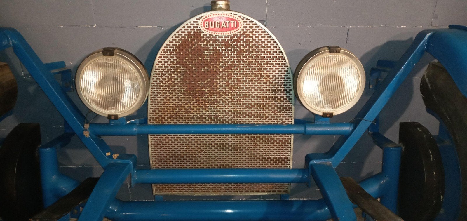 Uniek Bugatti Voorfront - Stevig en Typisch Blauw, Ophalen