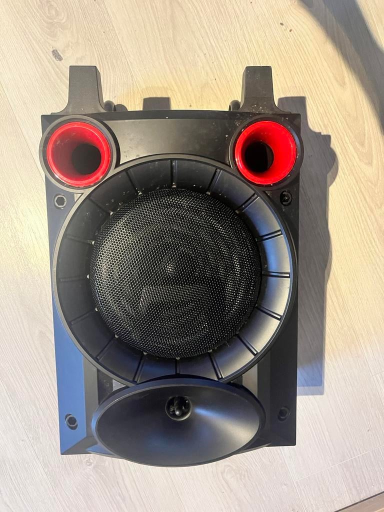 Enceinte basse et volume élevé., Ophalen, Zo goed als nieuw
