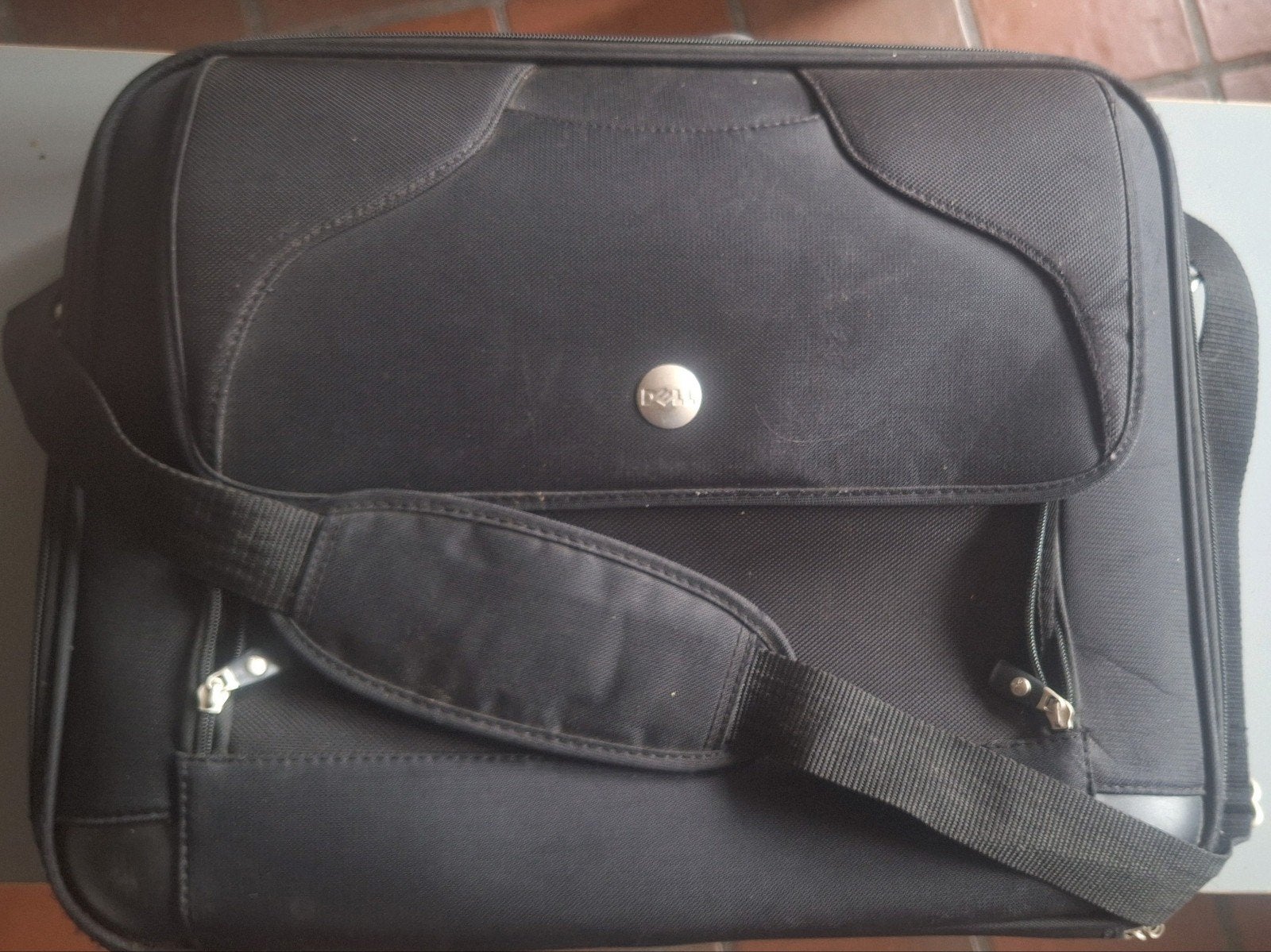 laptop tas Dell in zeer goede staat., Computers en Software, Ophalen, Gebruikt, Gevoerd laptopvak, Dell