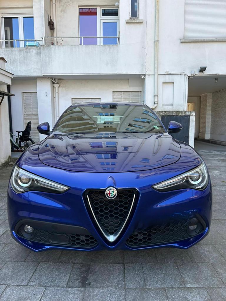 Alfa Romeo Stelvio 2022  – Entretien 100% Alfa Romeo, Auto's, Alfa Romeo, Automaat, Euro 6, Blauw, Bruin