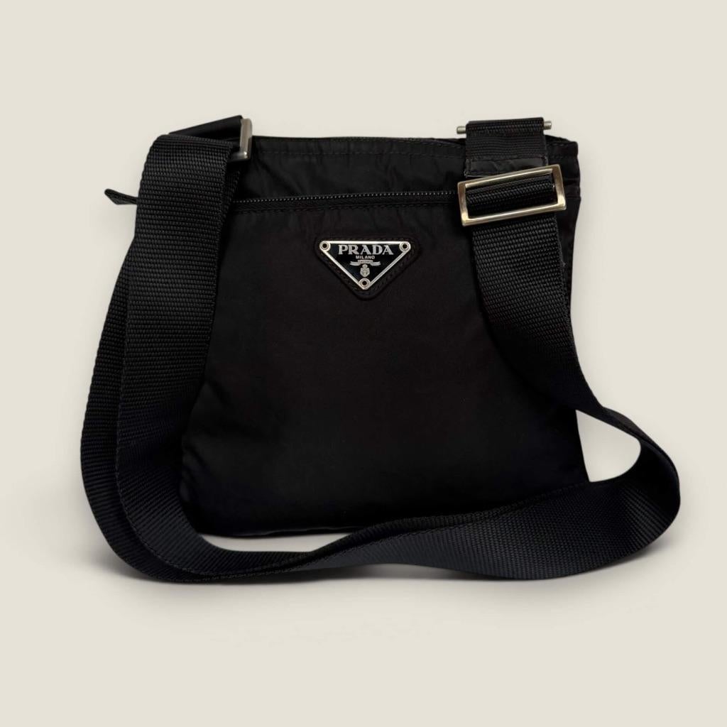 Mini sac à bandoulière Prada en nylon noir, Bijoux, Sacs & Beauté, Sacs | Sacs à bandoulière, Utilisé, Autres marques, Noir, Enlèvement ou Envoi