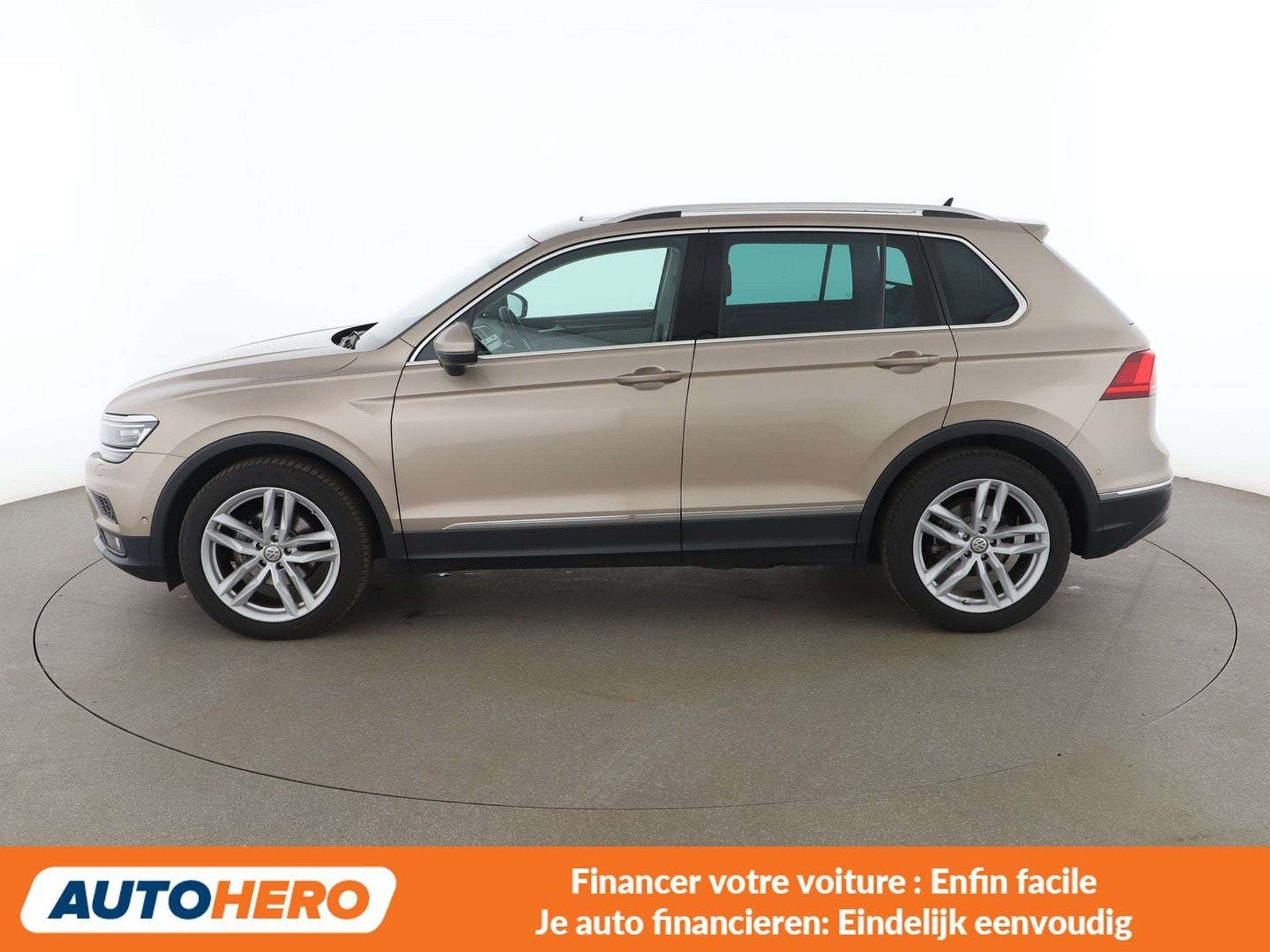 Volkswagen Tiguan 2.0 TDI Highline BlueMotion Tech, Auto's, Volkswagen, Gebruikt, Adaptive Cruise Control, 5 deurs, 150 pk