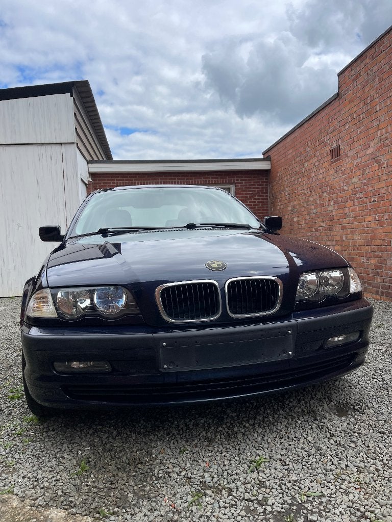 BMW 318I 1999 automaat - nette youngtimer met 17” velgen, Autos, BMW, Alarme, Achat, Carnet d'entretien, Noir