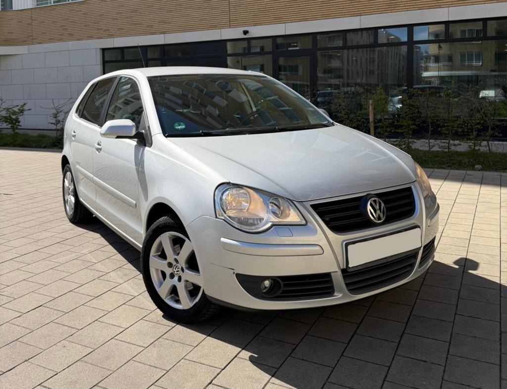 Volkswagen Polo 1.2 Essence United Edition, Autos, Volkswagen, Argent ou Gris, Achat, Boîte manuelle, Noir