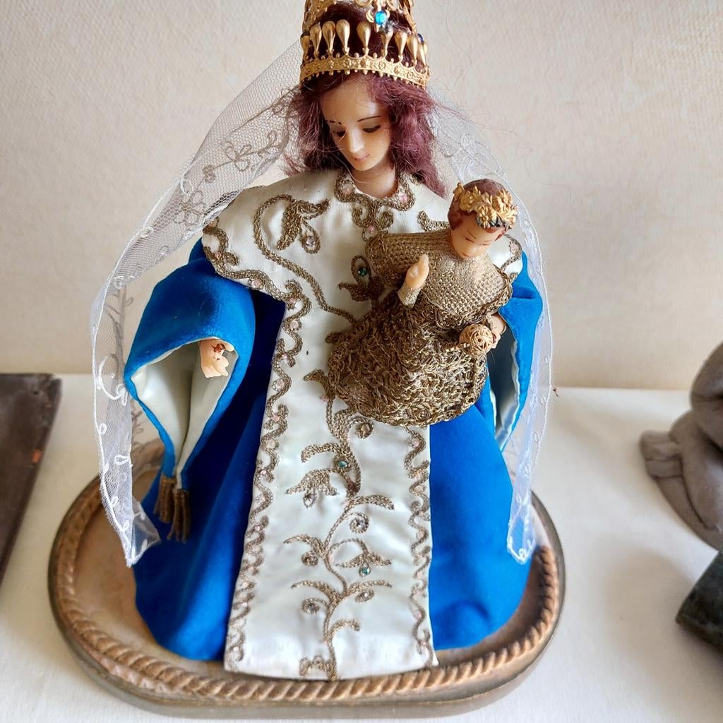 Gekleed Onze Lievevrouwbeeld van onder globe., Antiek en Kunst, Antiek | Religieuze voorwerpen, Ophalen of Verzenden