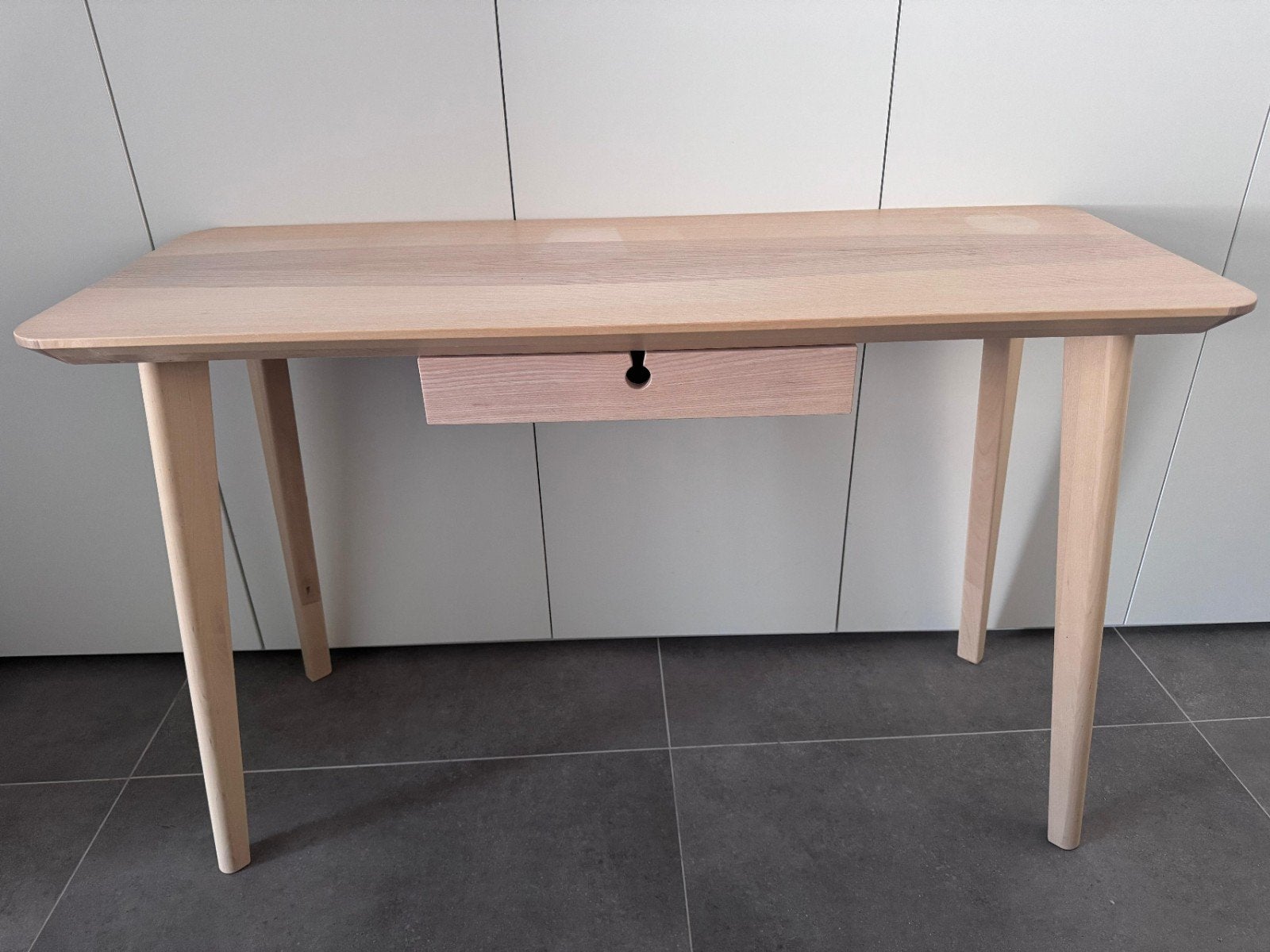 Bureau Ikea Lisabo - essenfineer, Enlèvement