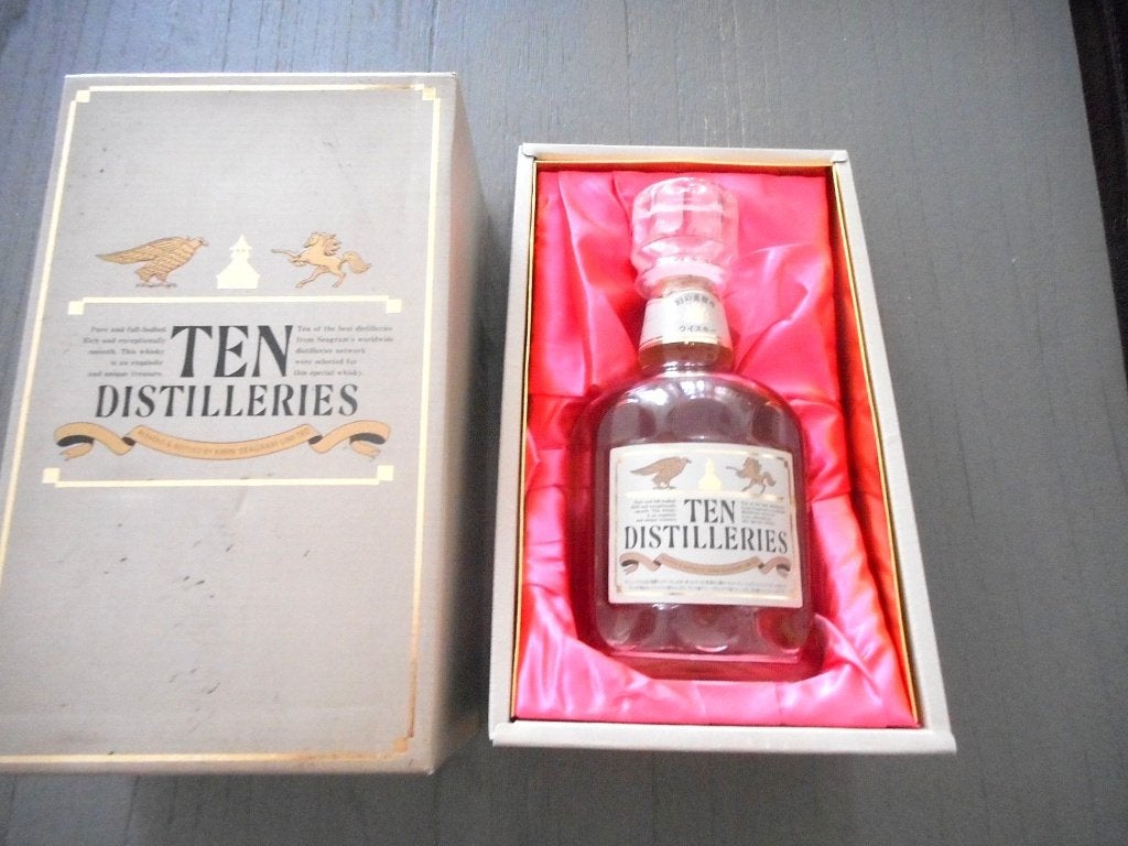 BOUTEILLE RARE PROPOSÉE DANS LES DISTILLERIES., Collections, Vins, Comme neuf, Autres types, Autres régions, Pleine, Enlèvement ou Envoi