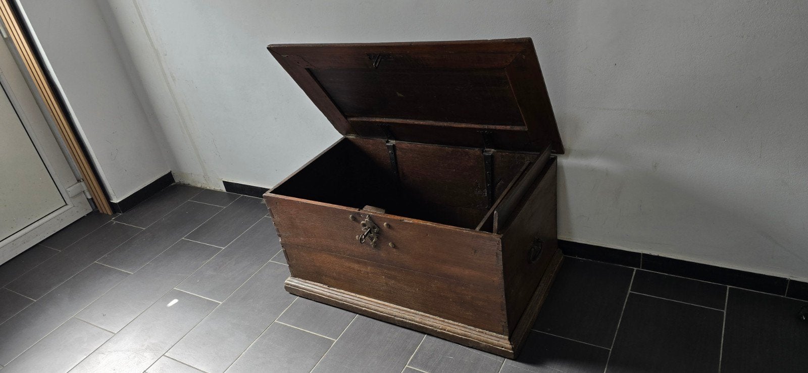 ancien coffre en bois très solides en parfait état dimension, Enlèvement ou Envoi