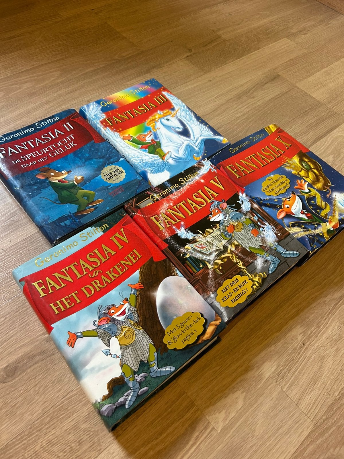 5x Geronimo Stilton Fantasia – grote luxe boeken, Boeken, Ophalen of Verzenden, Zo goed als nieuw, Fictie