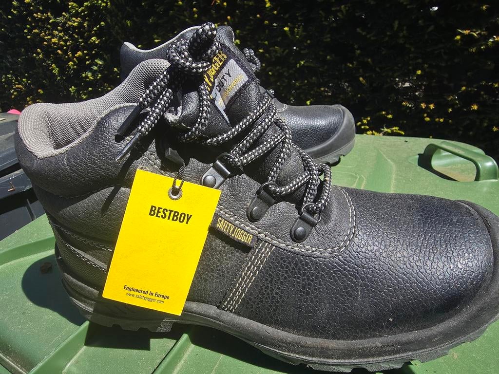 Chaussures de travail, Enlèvement