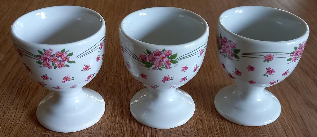 3 vintage witte porseleinen eierdopjes met roze bloemen, Enlèvement ou Envoi