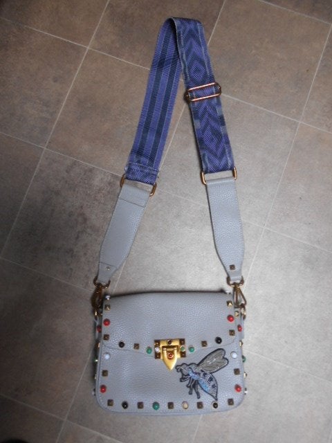 Superbe sac à bandoulière en cuir gris avec détails, Bijoux, Sacs & Beauté, Sacs | Sacs Femme, Enlèvement ou Envoi, Comme neuf
