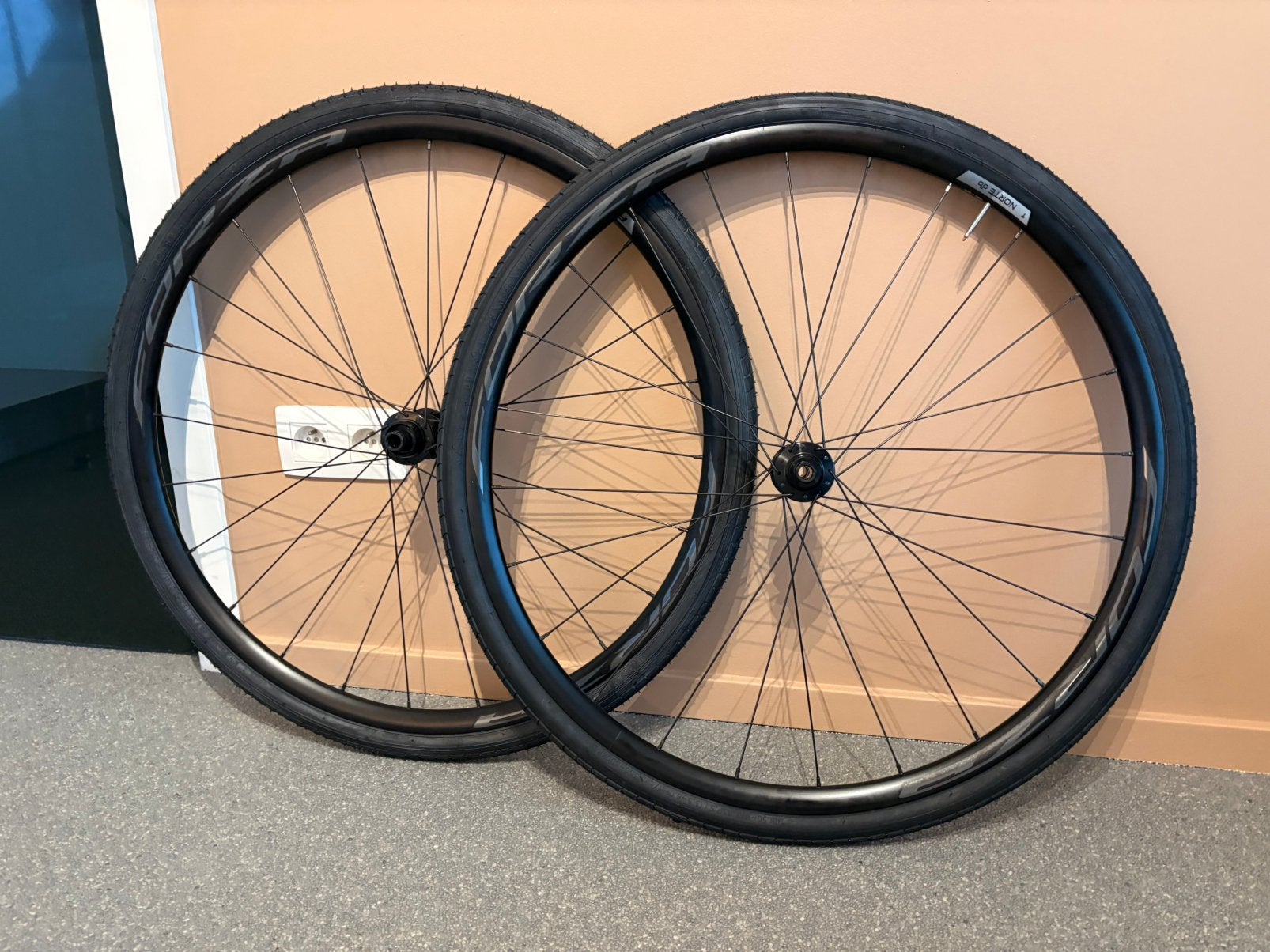 Diverse koersfiets wielen disc HG Thru axle center lock, Fietsen en Brommers, Fietsonderdelen, Zo goed als nieuw, Racefiets, Carbon