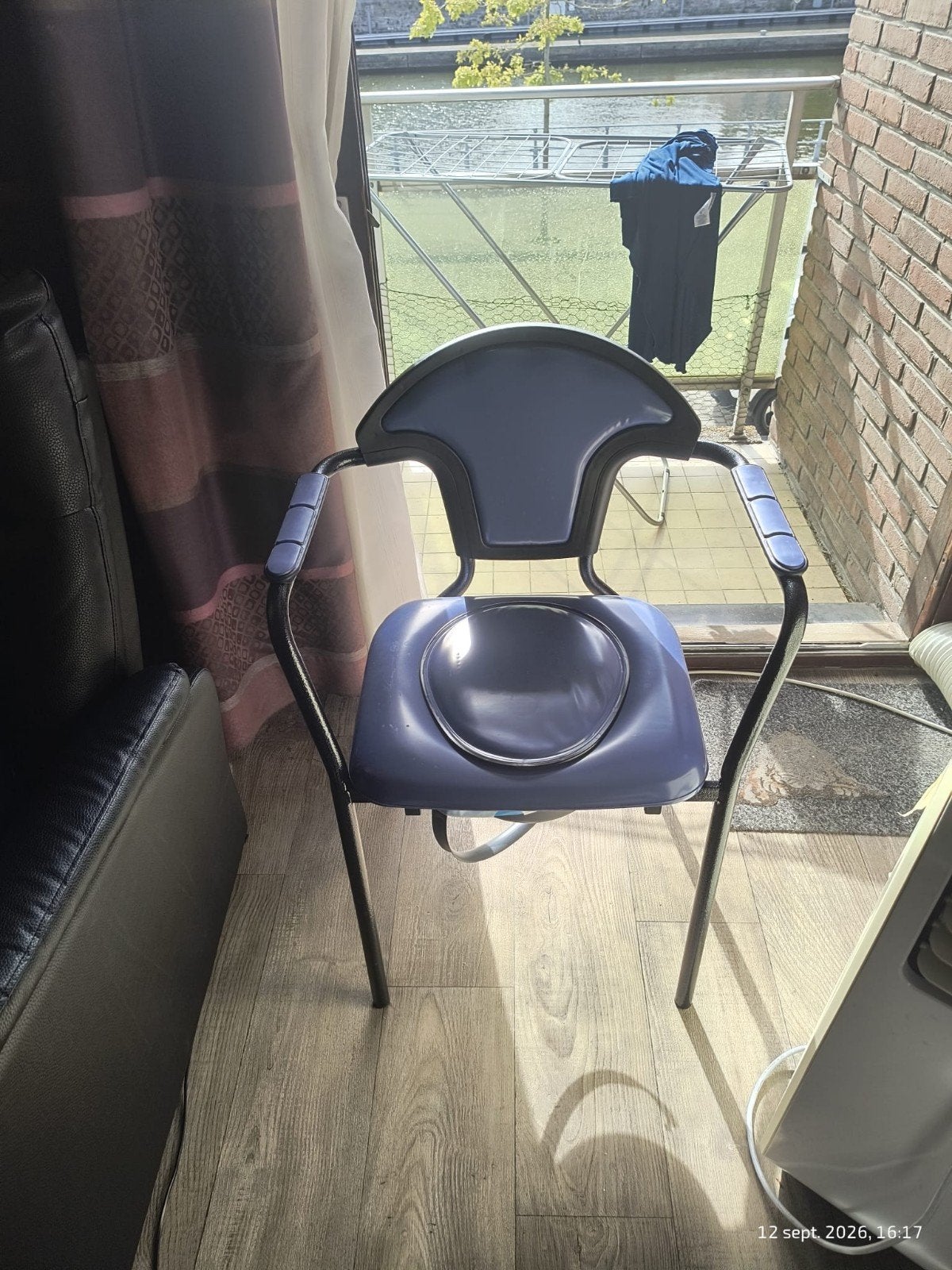 Chaise percée et protection, Divers, Enlèvement