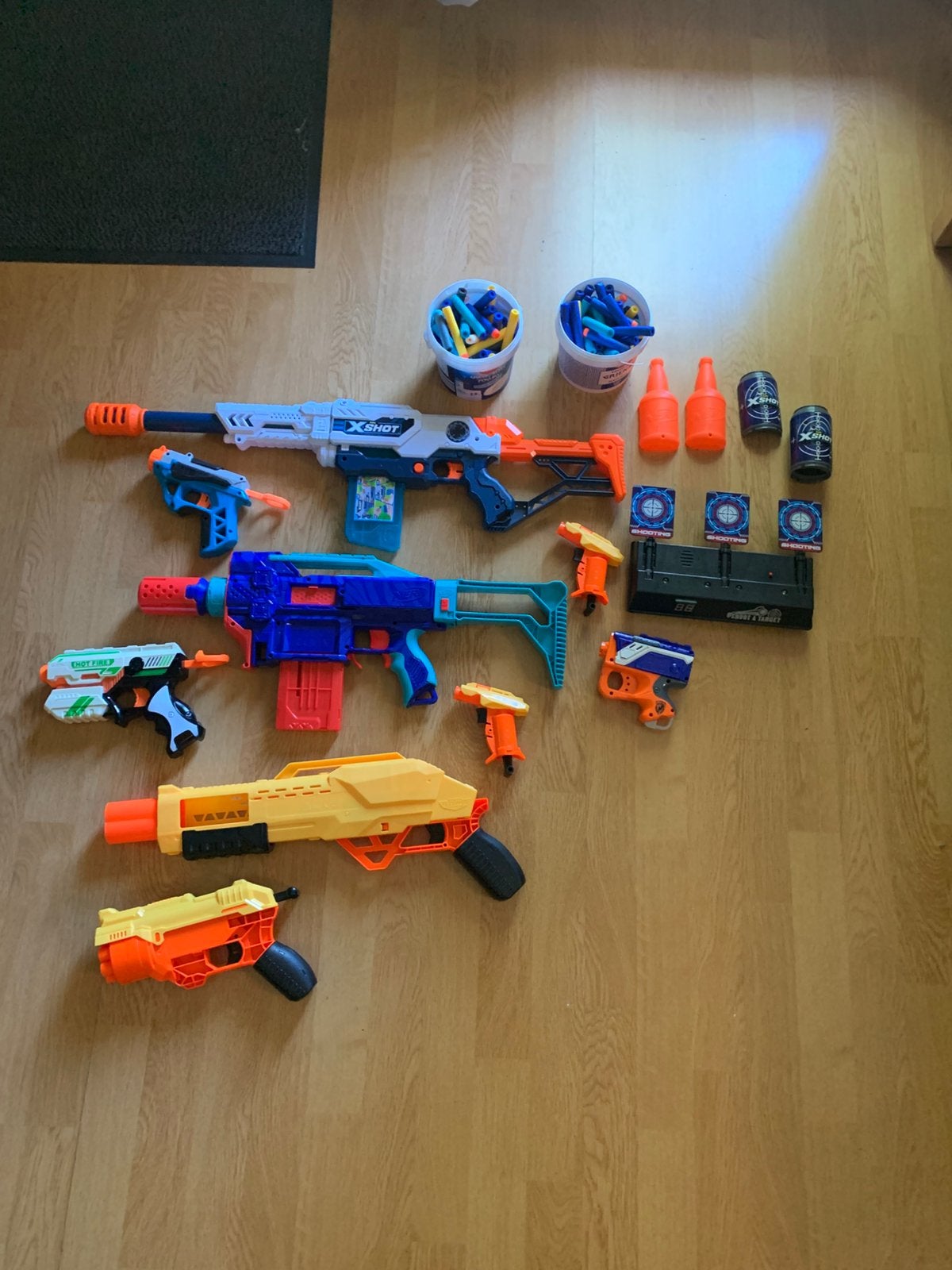 Nerf geweren set met elektrisch doelwit en accessoires, Kinderen en Baby's, Speelgoed | Buiten | Actiespeelgoed, Ophalen, Gebruikt