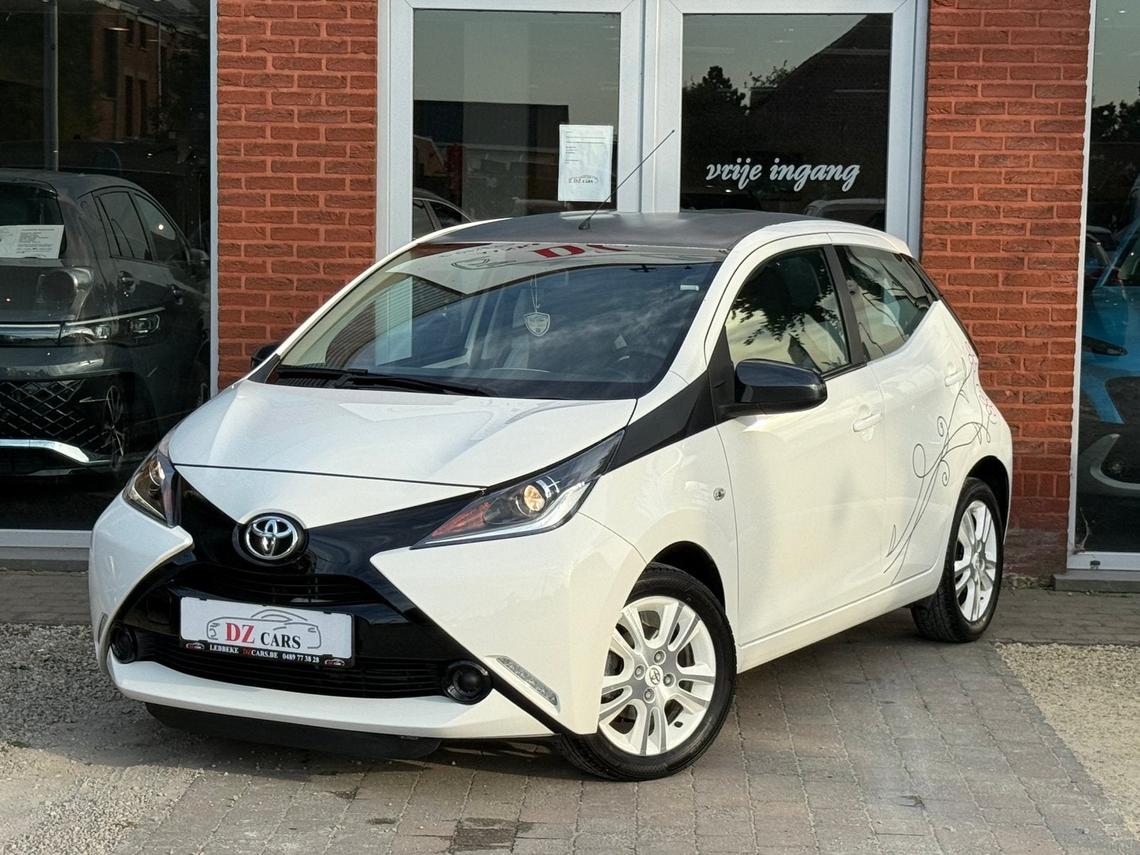 TOYOTA AYGO 1.0I 69PK |AIRCO | BLUETOOTH | CAMERA | LED |, Auto's, Toyota, Voorwielaandrijving, Stof, https://public.car-pass.be/vhr/0bdbc12d-61ad-4dbb-a2ec-6b889cc2fa19