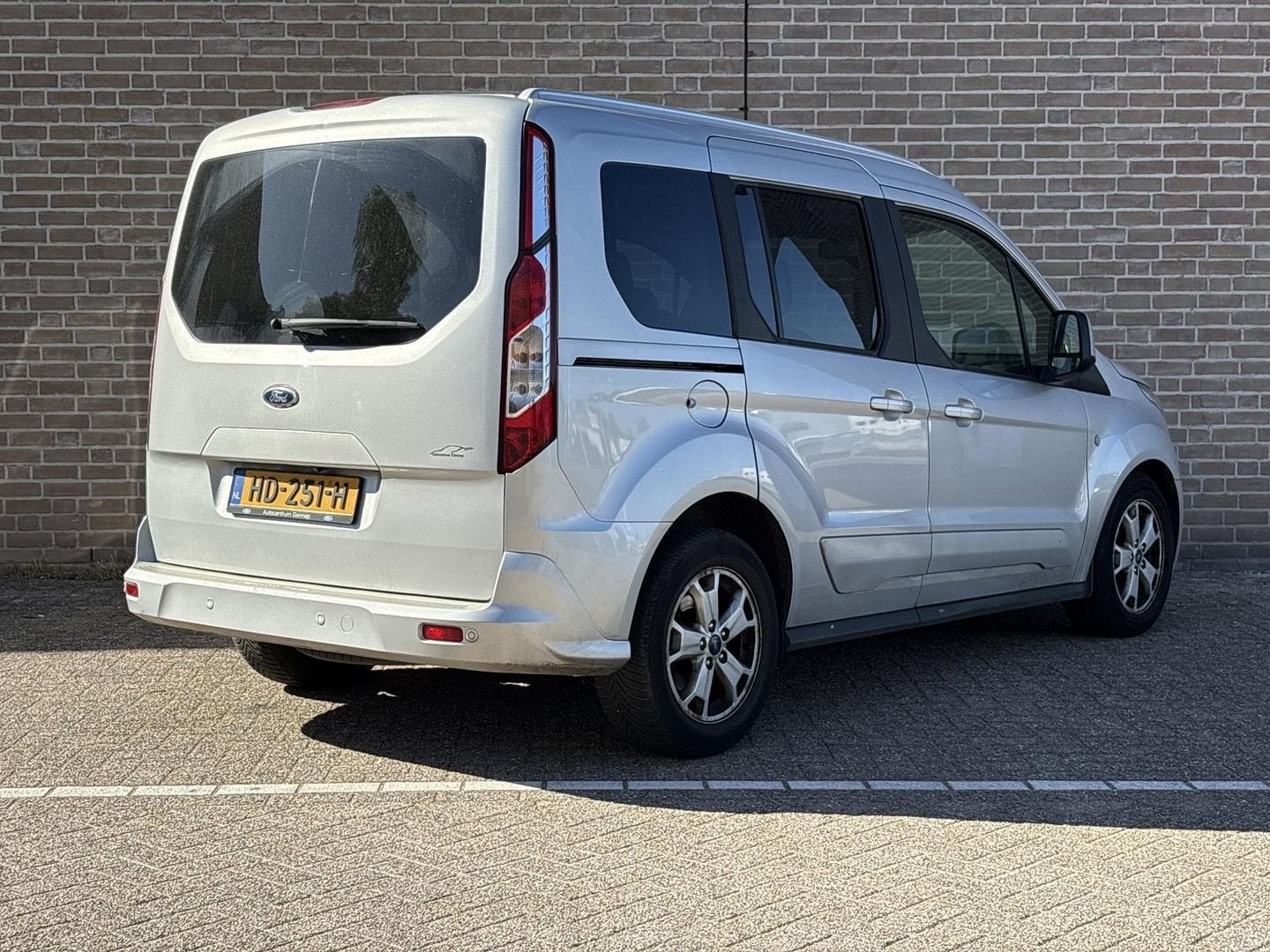 Ford Tourneo Connect Compact 1.0 Titanium | Pano | Cruise |, Auto's, Ford, Monovolume, 129 g/km, Handgeschakeld, Zilver of Grijs