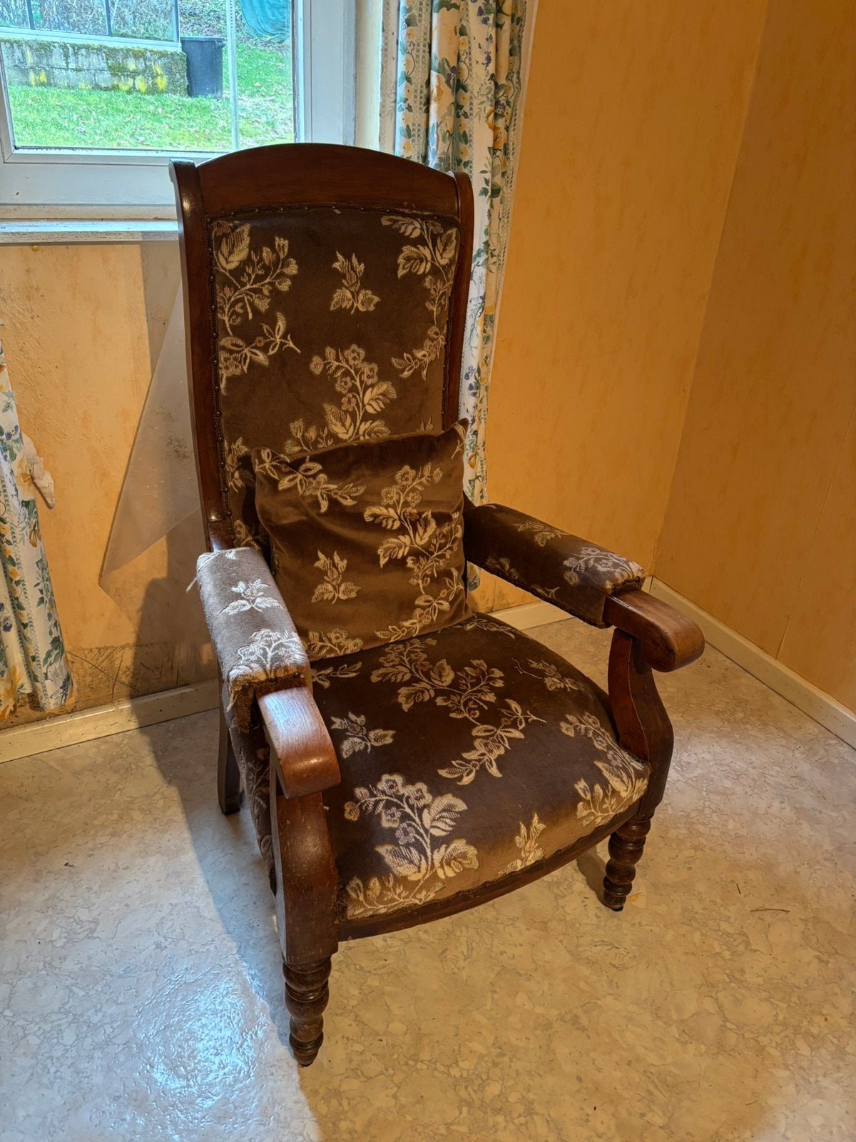 Fauteuil Voltaire, Enlèvement