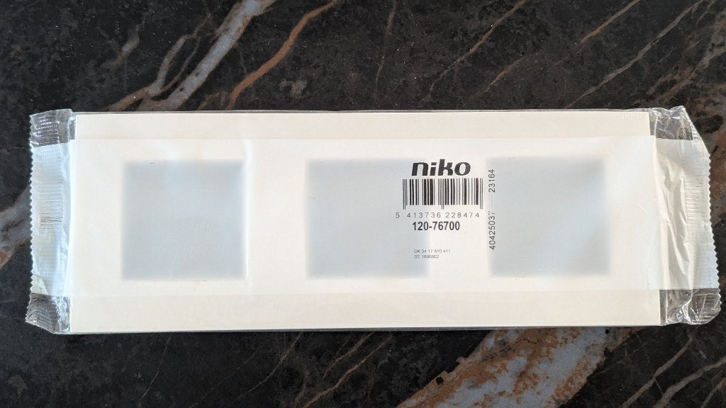 Niko - drievoudige afdekplaat 71mm - Intense white, Doe-het-zelf en Bouw, Ophalen, Nieuw, Afdekraam