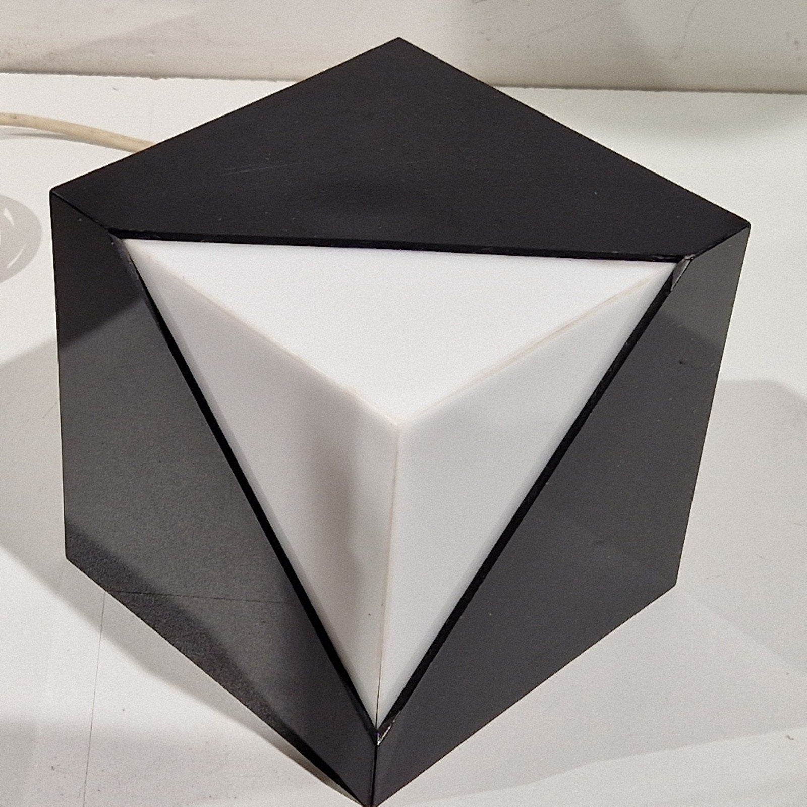 Dark  kubus black andere white jaren 70 tafellamp cube lamp, Ophalen of Verzenden, 15 cm, Lamp, Kunststof