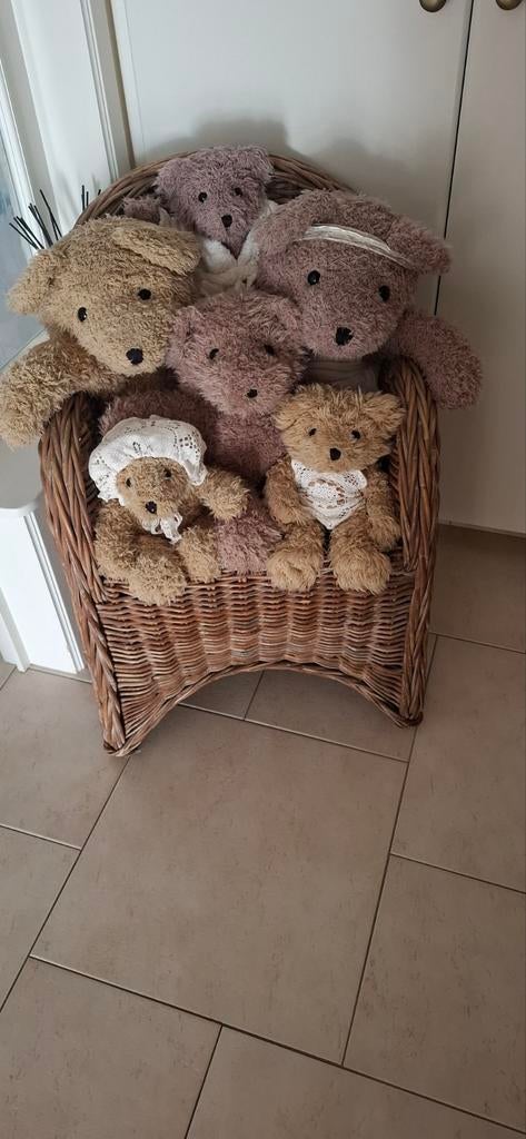 oude beren met rieten stoel, Collections, Ours & Peluches, Enlèvement, Comme neuf, Autres types, Autres marques