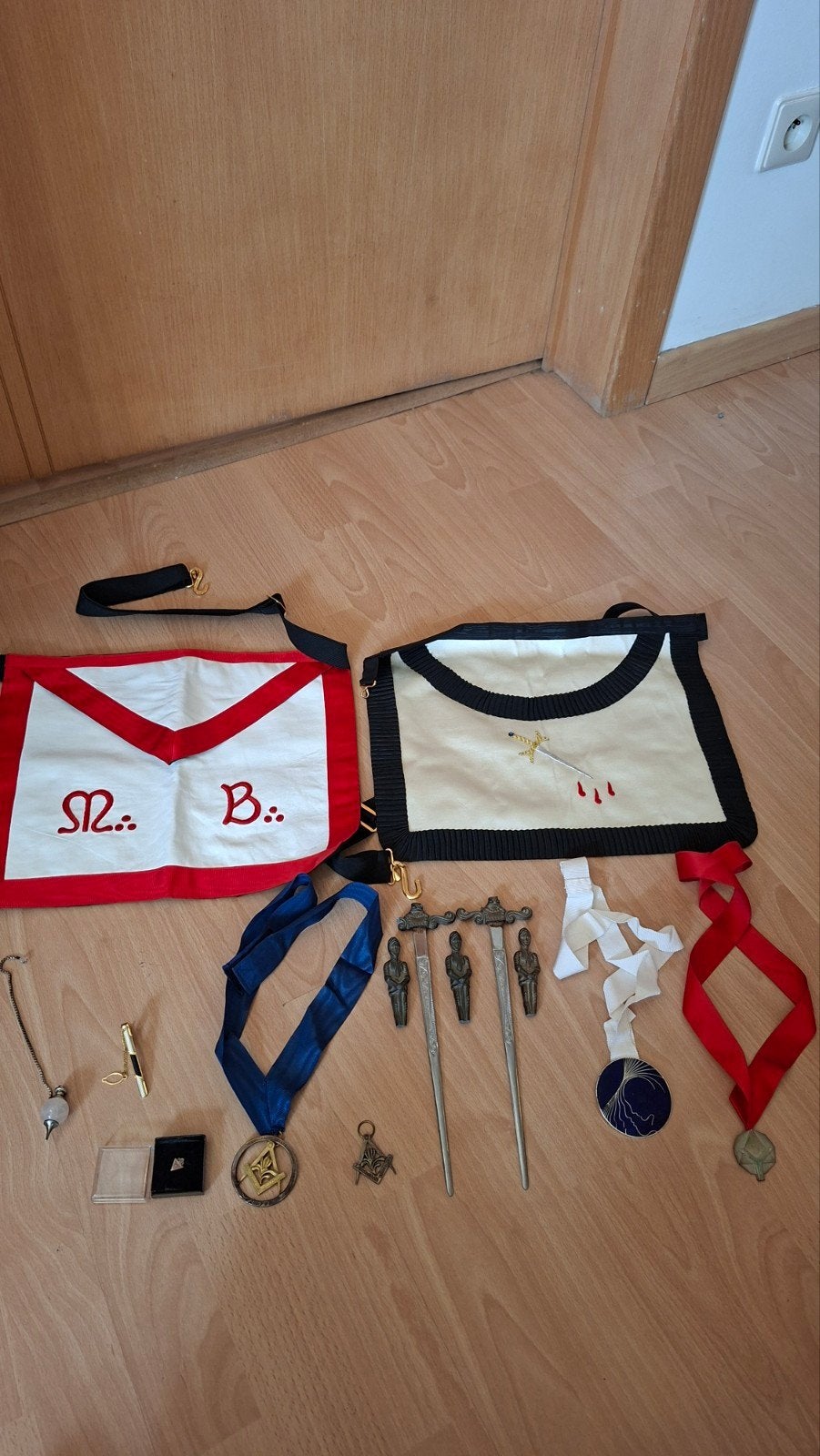 Vrijmetselaarsschorten en sieraden, Diversen, Vlaggen en Wimpels, Ophalen