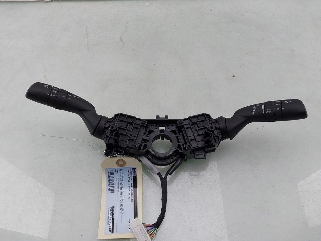 COMBINE COMMODO Toyota Aygo X (|8432902020|8465202A30|), Utilisé, Toyota