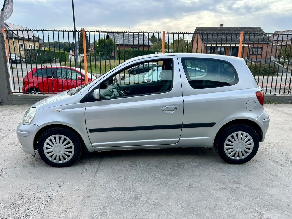 Toyota yaris 1000cc ** automatische transmissie **, Auto's, Dealer onderhouden, Stof, 140 g/km, Zwart