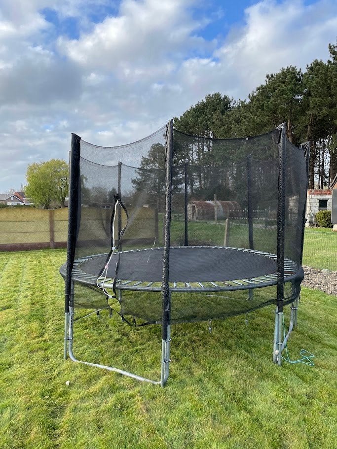 Trampoline 305 cm met veren, veiligheidsnet en netpalen, Ophalen, Gebruikt