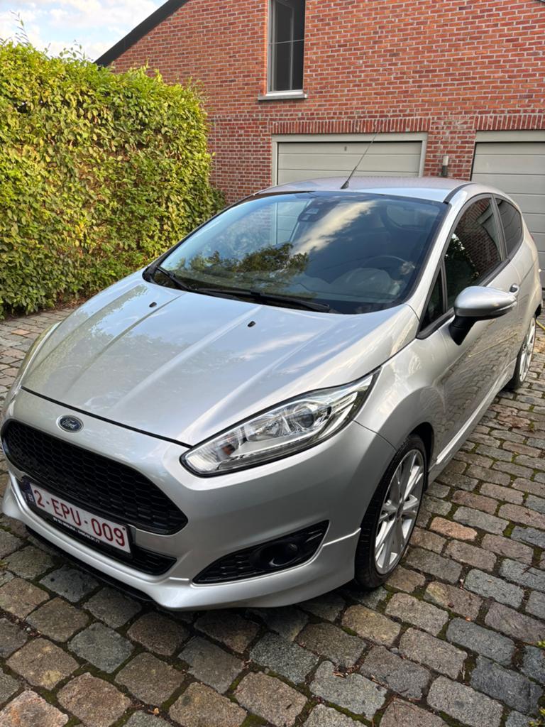 Ford fiesta st line 1.5 diesel lichtevracht, Auto's, Euro 5, Stof, Zwart, Particulier