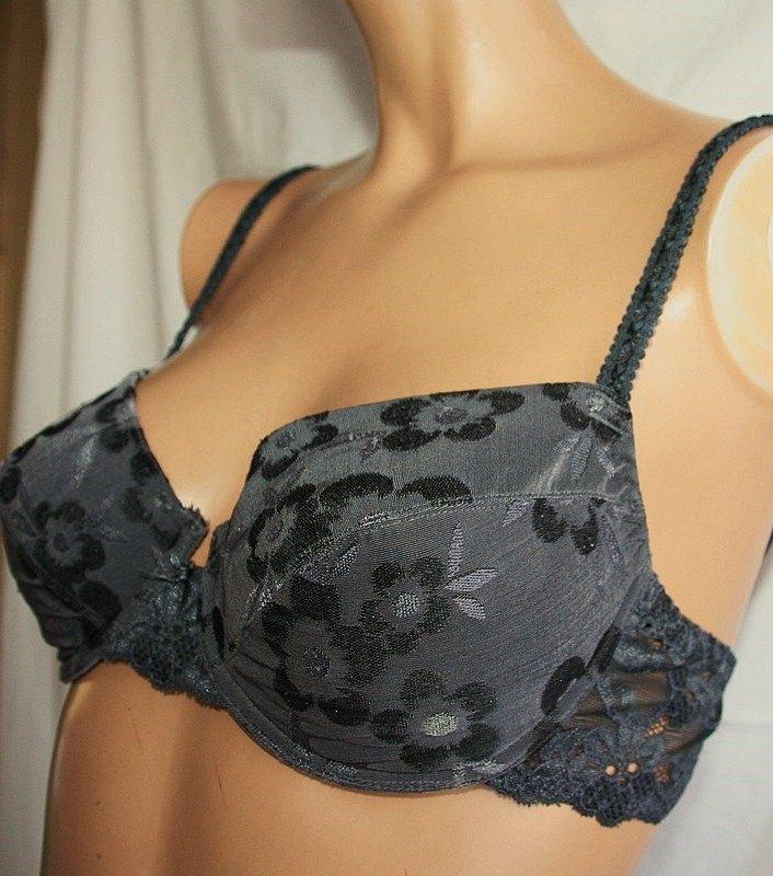 Chique Rookgrijze BH van Triumph - Sweet Flower - 70A, Kleding | Dames, Triumph, Ophalen of Verzenden, Grijs, BH