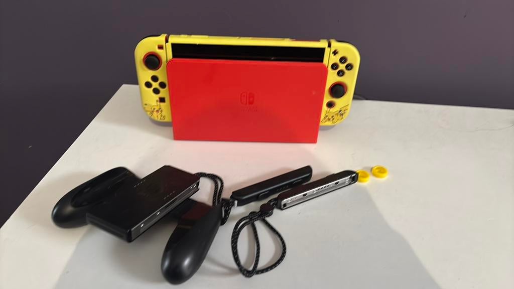Nintendo switch oled rouge, Enlèvement, Comme neuf, Switch OLED