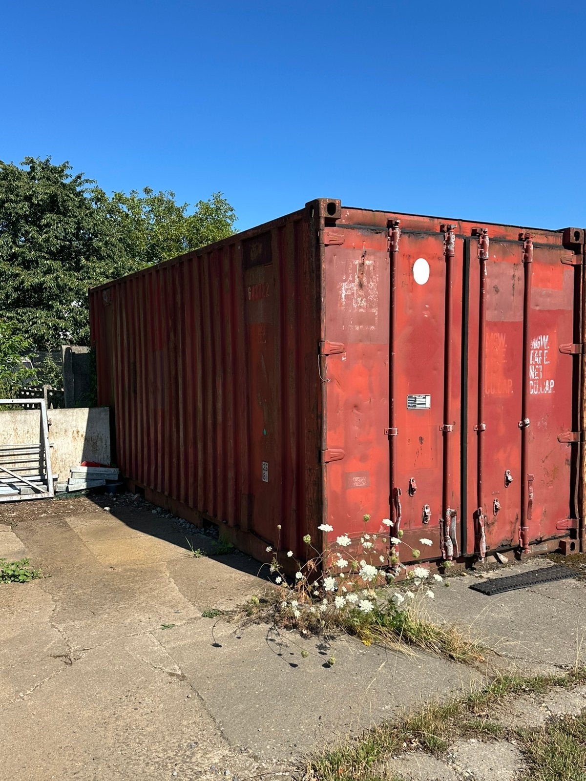 Zeecontainer om op te knappen, Enlèvement