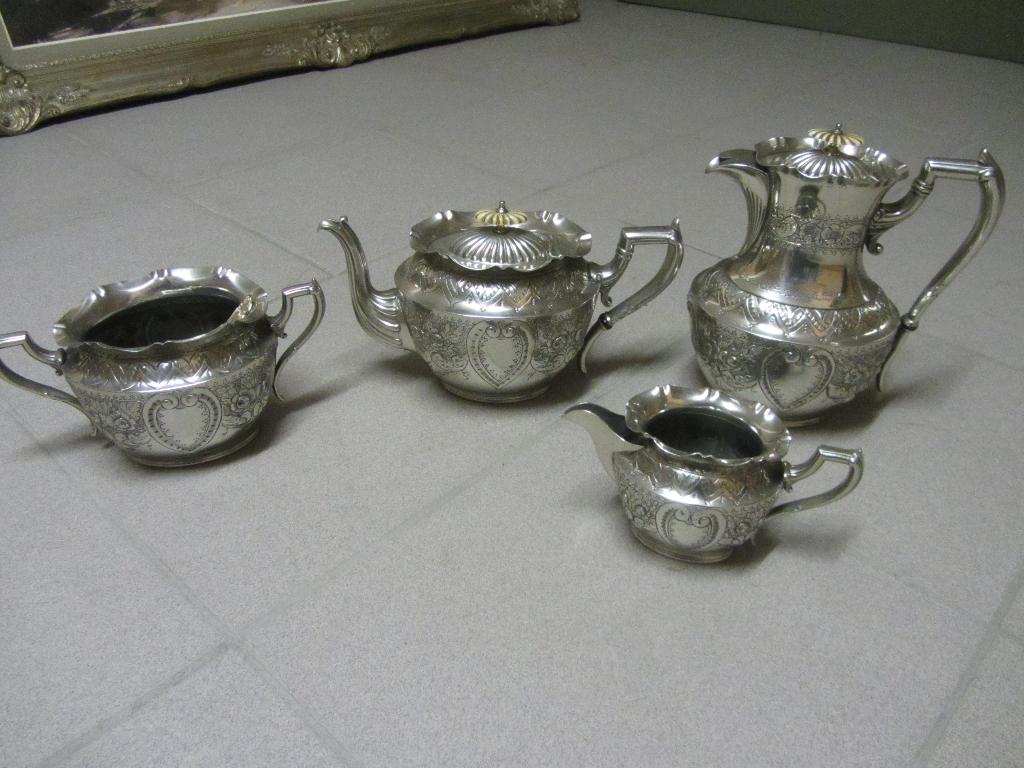 Verzilverd theeservies, Enlèvement