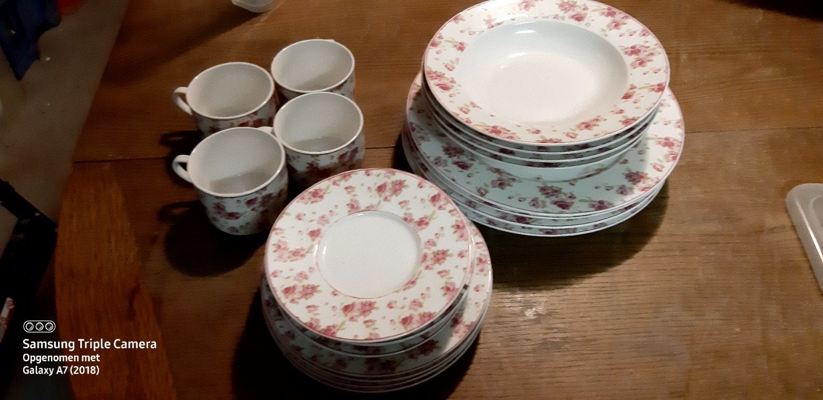 Vaisselle pour 4 personnes, Maison & Meubles, Assiettes(s), Enlèvement, Utilisé, Campagne/Folklorique
