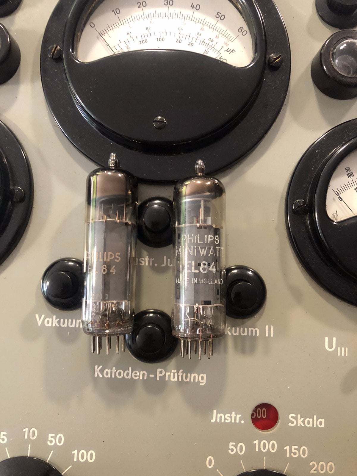 Paire assortie EL84 Philips Miniwatt très résistante (NOS), Enlèvement ou Envoi, Tube ou Tubes
