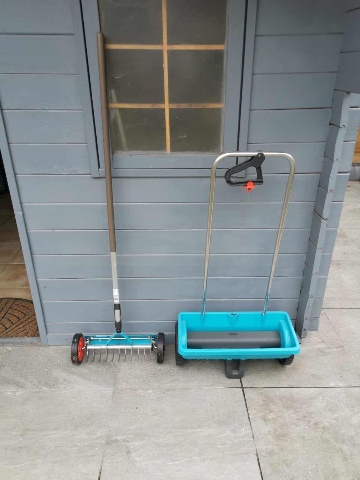 gardena verticuteerhark combisysteem en strooiwagen L, Ophalen, Zo goed als nieuw, Overige soorten, Gardena