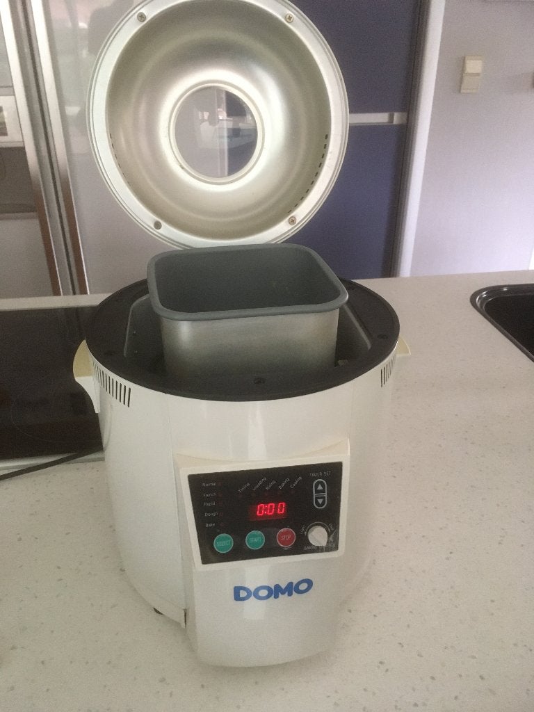 Automatische brood - en deegmachine merk DOMO, Ophalen, Minder dan 50 cm, Wit, Zo goed als nieuw