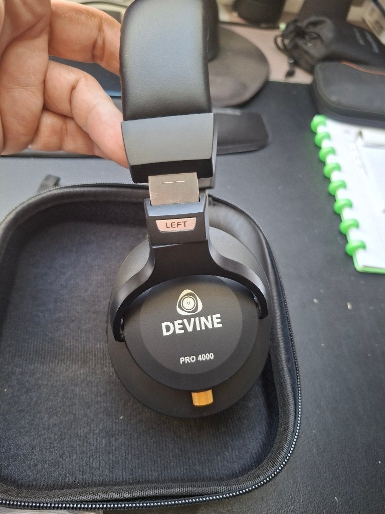 Casque supra-auriculaire DEVINE PRO 4000, Enlèvement ou Envoi, Housse/étui de transport, Circum-auriculaire, Noir