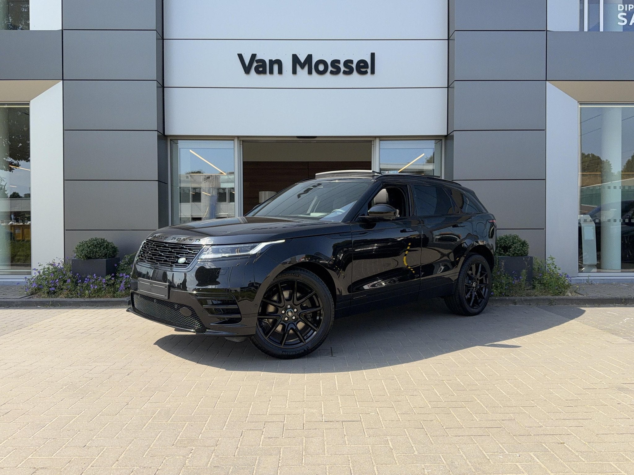 Land Rover Range Rover Velar P400e Belgravia AWD Auto. 26.75, Automaat, Zwart, 4 cilinders, 2000 kg