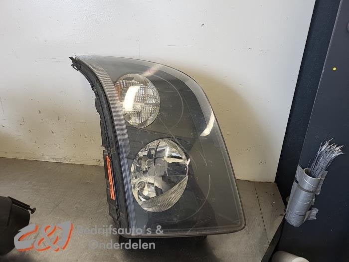 Phare droit d'un Volkswagen Crafter, Autos : Pièces & Accessoires, Éclairage, Volkswagen, Utilisé, 3 mois de garantie, Enlèvement ou Envoi