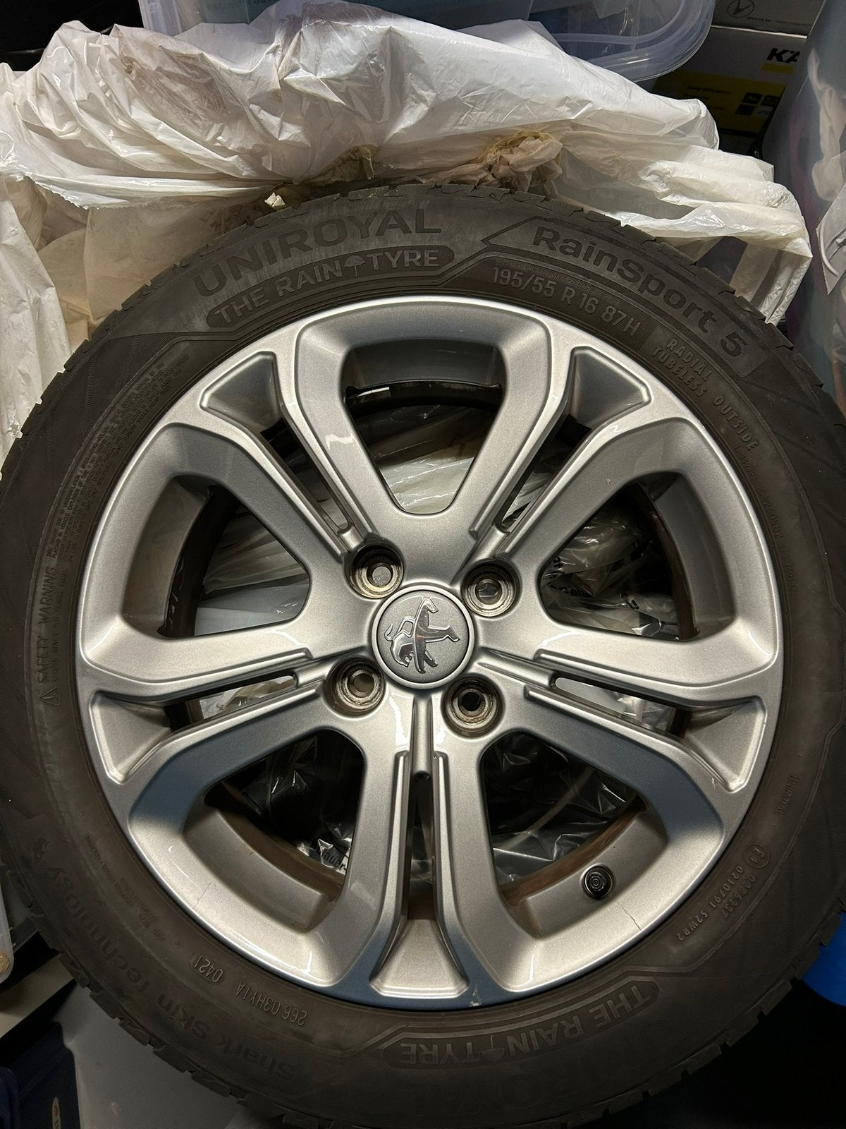 4 pneus + jantes alu d’origine Peugeot 208, Pneus et Jantes, 16 pouces, Véhicule de tourisme, Pneus été