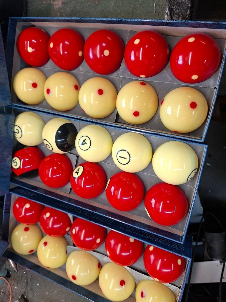 Opnieuw een 5 tal gebruikte ballensets in stock, Sports & Fitness, Billards & Billards américains, Enlèvement, Comme neuf, Queue ou Boules