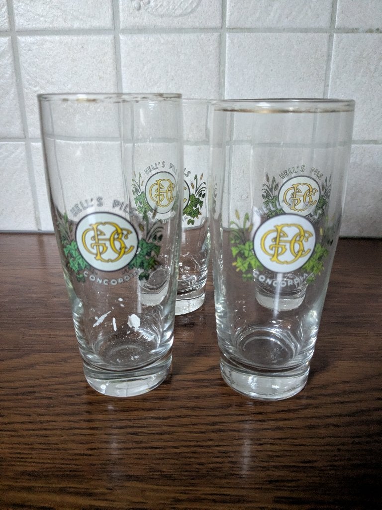 Bierglazen Concordia 'hell's pils' 4 stuks, Ophalen of Verzenden, Zo goed als nieuw, Bierglas