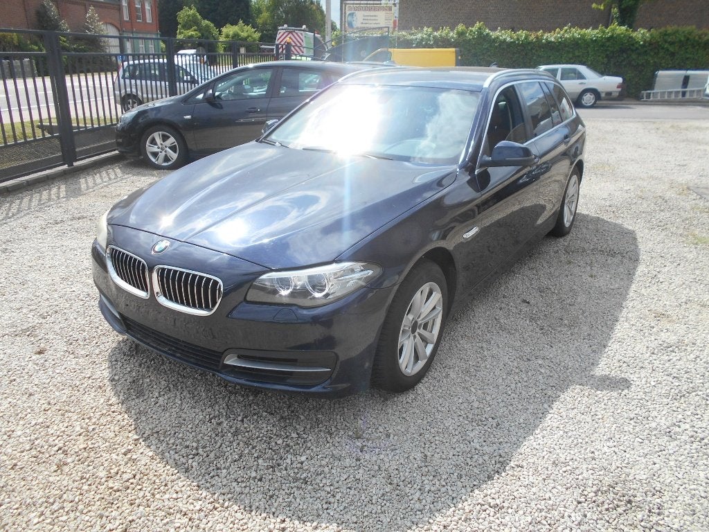 BMW 520D AUTOMATIQUE - X DRIVE - EURO 6B, Autos, BMW, Cuir, Essai à domicile, Entretenue par le concessionnaire, 5 portes