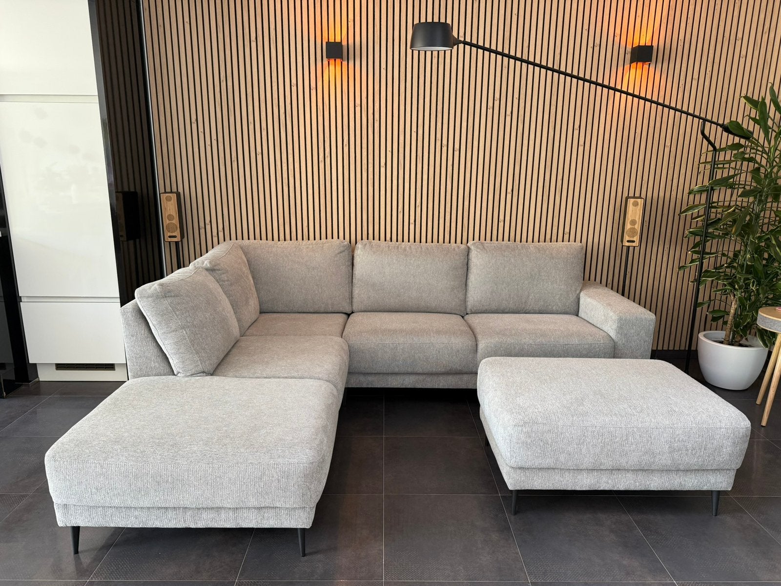 Hoeksalon met longchair links + aparte poef., Huis en Inrichting, Ophalen, Zo goed als nieuw, Stof